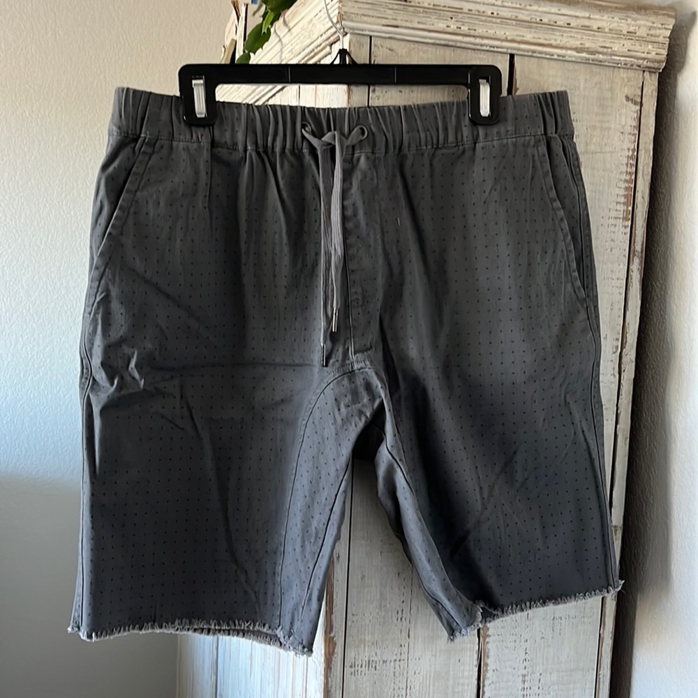 Public opinion casual shorts